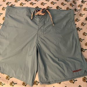 Men’s Blue/Green Patagonia 21-Inch Boardshorts. Size 38